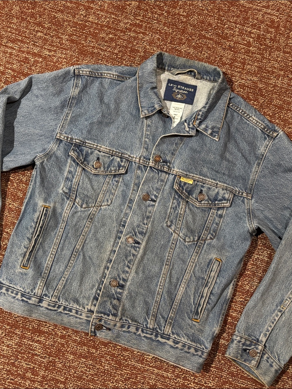 Early 2000’s Levi Strauss Classic denim jacket distressed lived in work jacket M